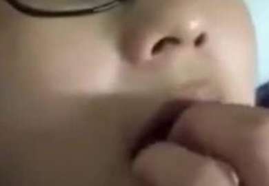 [Cloud disk high-quality revealing his face and leaking secrets], the originally innocent little girl was turned into a slut. After the college student girl broke up, she was exposed by a scumbag man for a lot of sexual selfies (1)