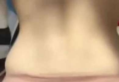 女性日家里面全部亲类❤️把亲姐拉到トイレ里强くファック她最后内射到她尻里干的太猛姉近叫出来被亲类们听到2