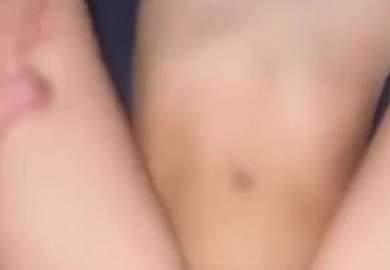 The little girlfriend who had just shaved in the God bachelor dormitory showed her face and fucked her artificial white tiger