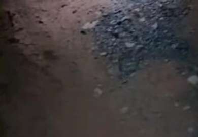 劇情演繹：深夜戶外勾搭小騷婦激情車震啪啪啪，半推半就推到就是一頓瘋狂猛操!