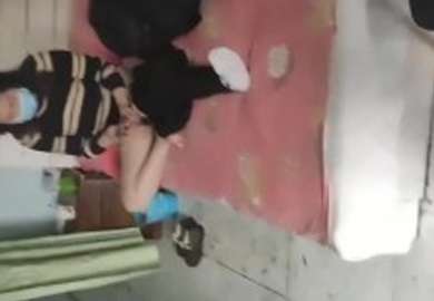 探訪按摩店：城中村內找了一個輕熟女，直接無套亂艹，太爽了，沒艹幾下就內射了!